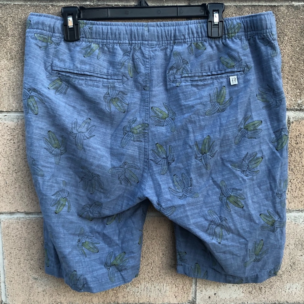 L - Sovereign Code Plot Printed Shorts - Picture 7 of 8